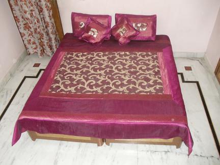 Manufacturers Exporters and Wholesale Suppliers of Bed Sheets Delhi Delhi